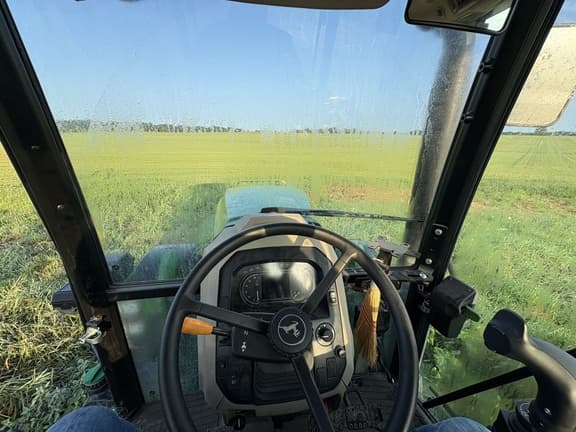 Image of John Deere 6135E equipment image 3