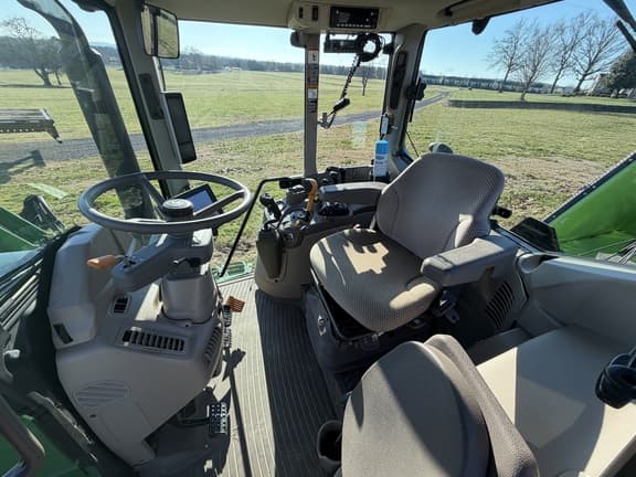 Image of John Deere 6155M equipment image 3