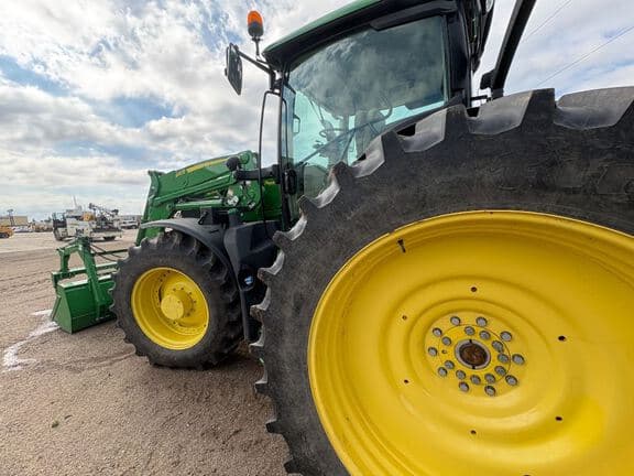 Image of John Deere 6215R equipment image 1