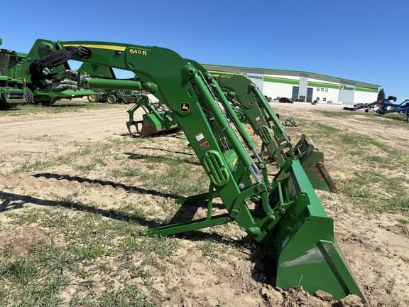 Image of John Deere 640R equipment image 1