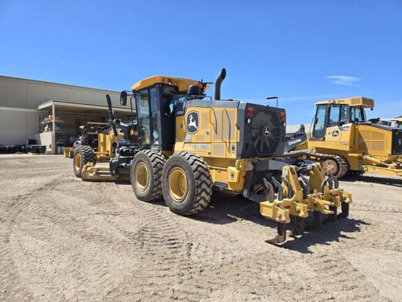 Image of John Deere 672G equipment image 2