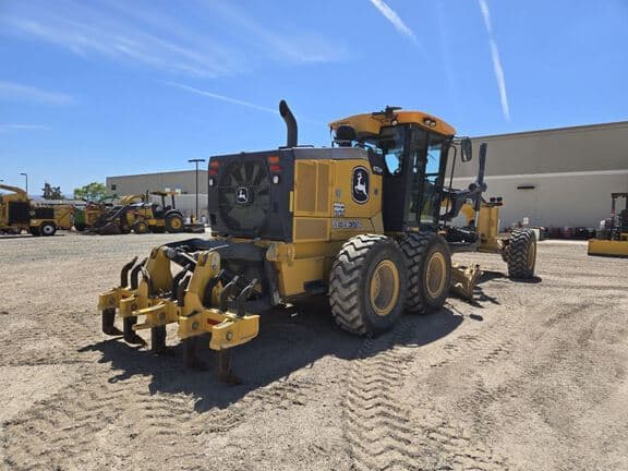 Image of John Deere 672G equipment image 4