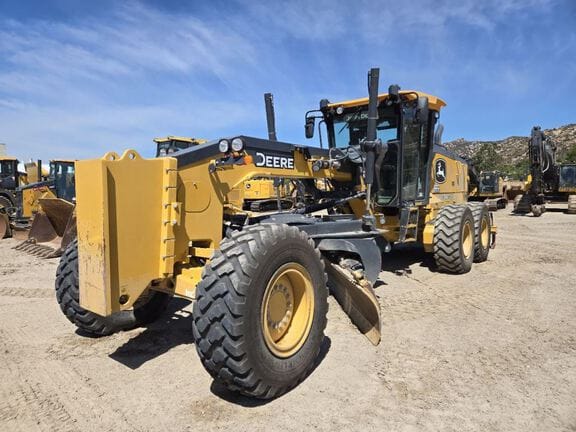 2022 John Deere 672G Equipment Image0