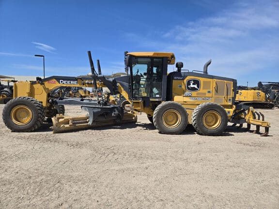 Image of John Deere 672G equipment image 1