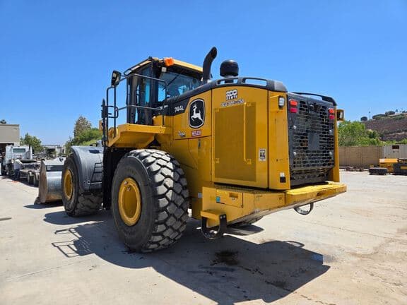 Image of John Deere 744L equipment image 1