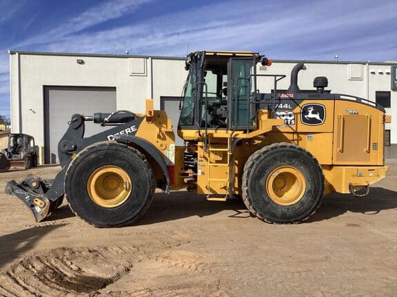 Image of John Deere 744L equipment image 1