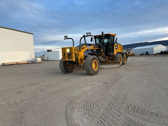 2022 John Deere 772G Equipment Image0