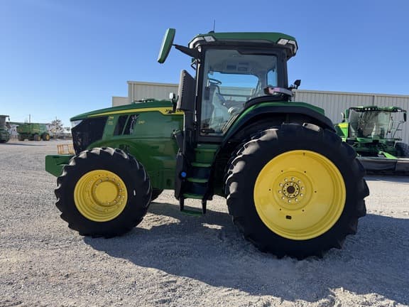 Image of John Deere 7R 210 equipment image 1