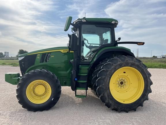 Image of John Deere 7R 210 equipment image 1