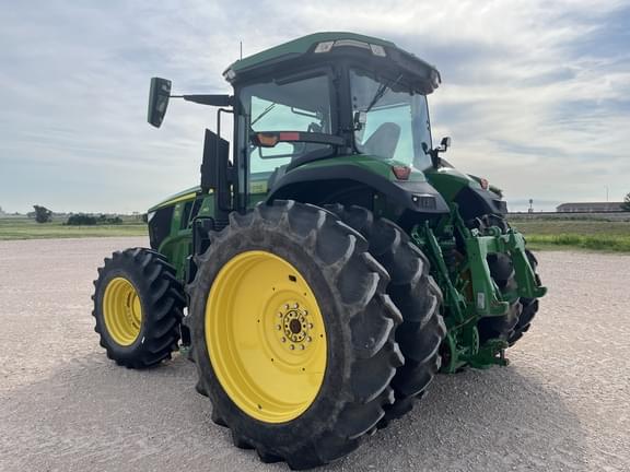 Image of John Deere 7R 210 equipment image 2