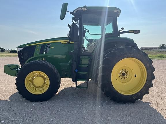 Image of John Deere 7R 210 equipment image 1