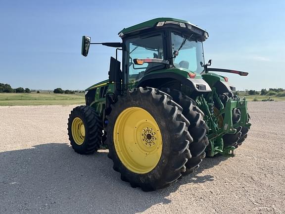 Image of John Deere 7R 210 equipment image 2