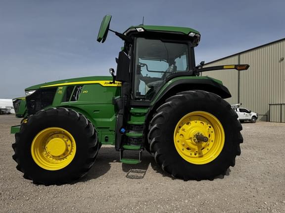 Image of John Deere 7R 210 equipment image 1