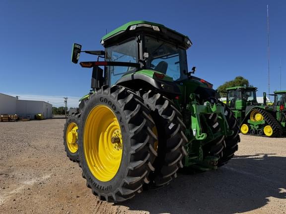 Image of John Deere 7R 210 equipment image 2