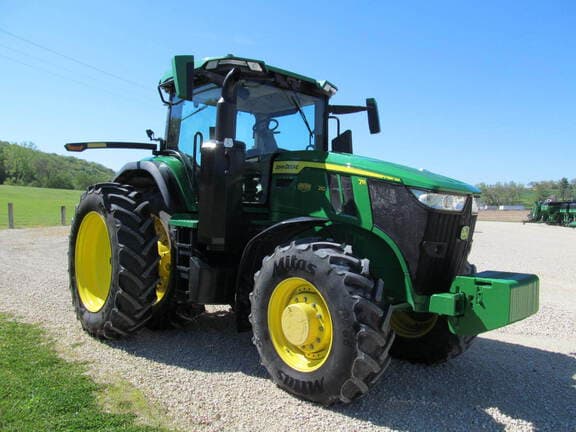 Image of John Deere 7R 210 equipment image 3