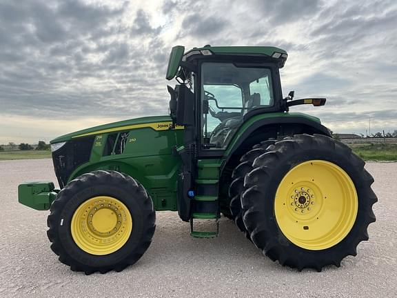 Image of John Deere 7R 210 equipment image 1