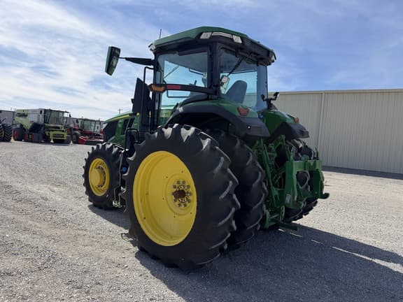 Image of John Deere 7R 210 equipment image 2