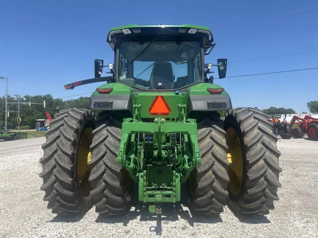 Image of John Deere 7R 210 equipment image 3