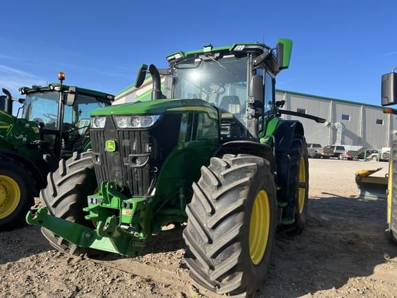 Image of John Deere 7R 330 equipment image 1