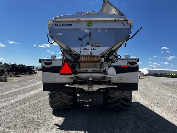 Image of John Deere 800R equipment image 4