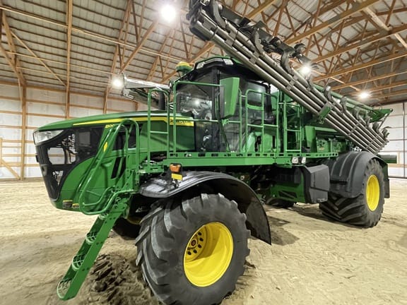 2022 John Deere 800R Equipment Image0