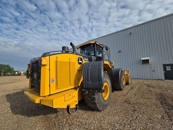 Image of John Deere 844L equipment image 4