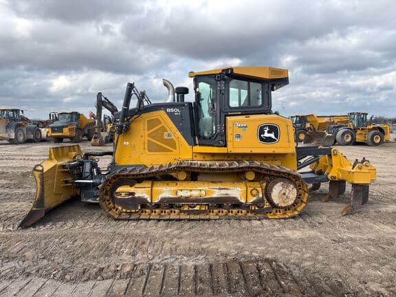 Image of John Deere 850L equipment image 1