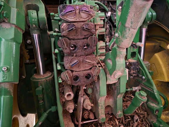Image of John Deere 8R 230 equipment image 3