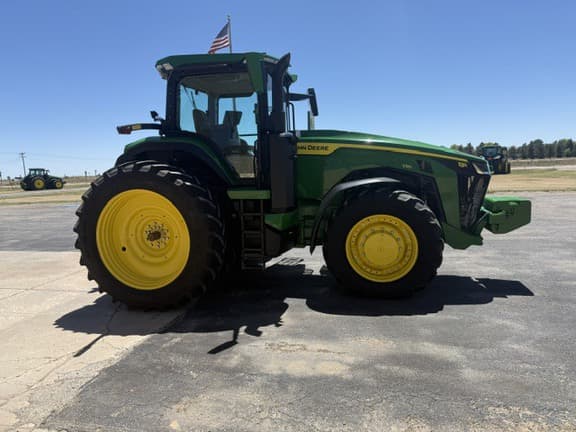Image of John Deere 8R 230 equipment image 3