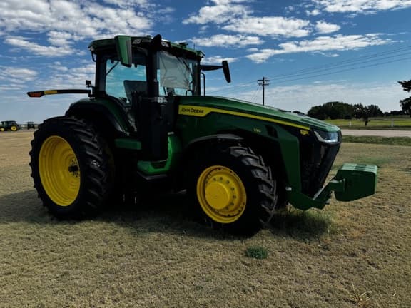 Image of John Deere 8R 230 equipment image 3