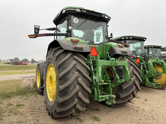 Image of John Deere 8R 230 equipment image 3
