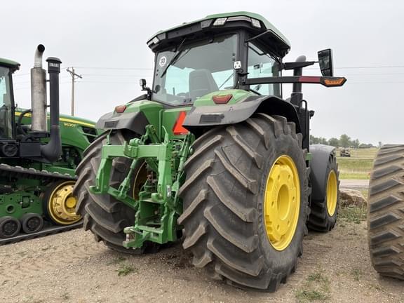 Image of John Deere 8R 230 equipment image 4