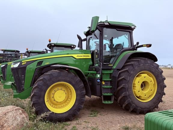 Image of John Deere 8R 230 equipment image 2