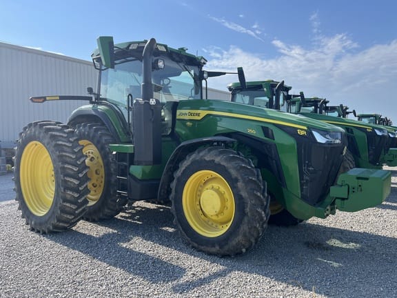 2022 John Deere 8R 250 Equipment Image0