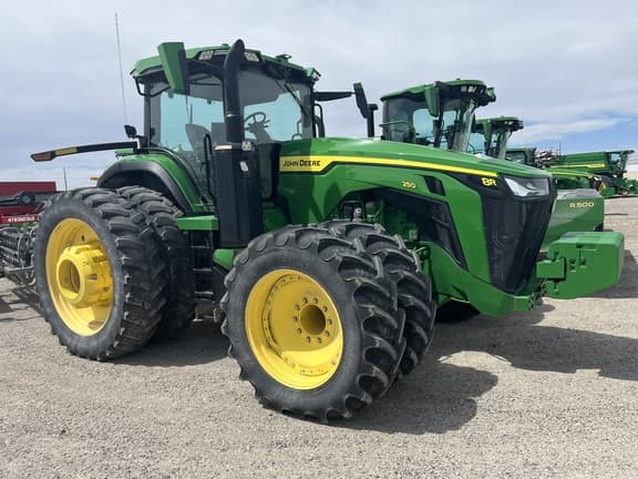 Image of John Deere 8R 250 equipment image 2