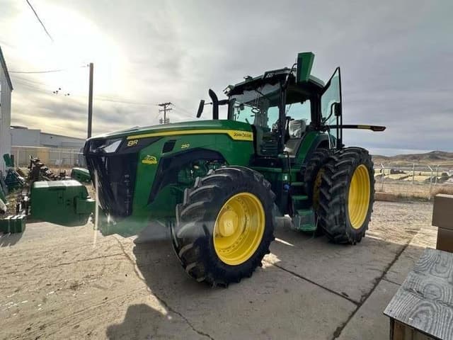 Image of John Deere 8R 250 equipment image 2