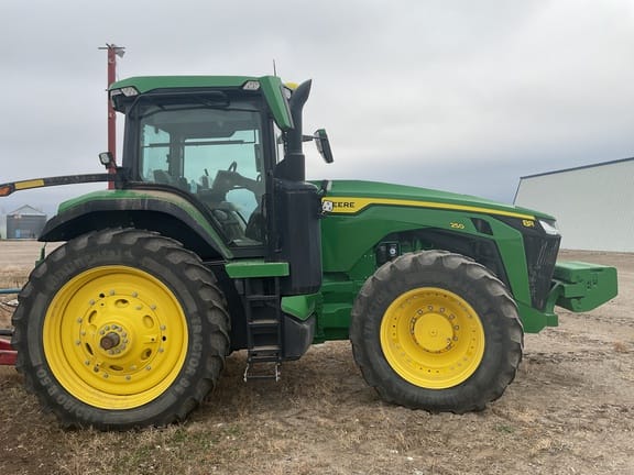 2022 John Deere 8R 250 Equipment Image0