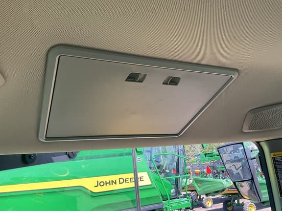 Image of John Deere 8R 250 equipment image 4
