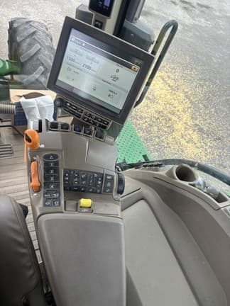 Image of John Deere 8R 310 equipment image 2