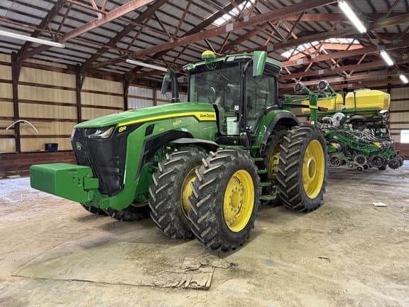 Image of John Deere 8R 310 equipment image 3