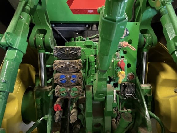 Image of John Deere 8R 340 equipment image 4