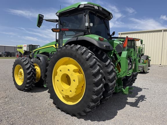 Image of John Deere 8R 340 equipment image 2