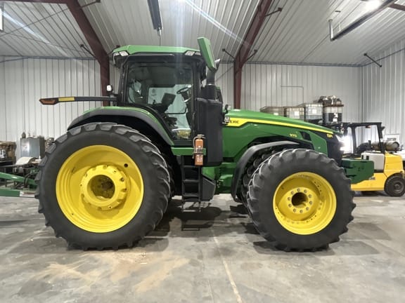 2022 John Deere 8R 370 Equipment Image0