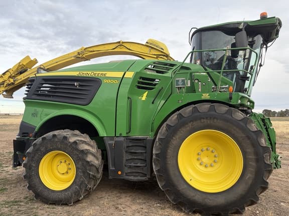 Image of John Deere 9800 equipment image 1