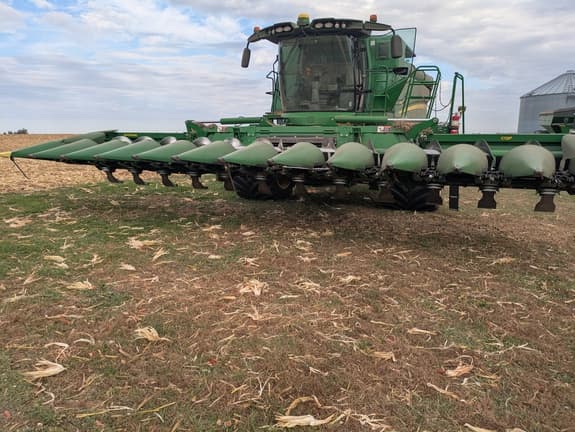 Image of John Deere C12F Primary image