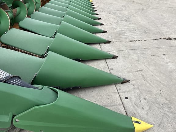 Image of John Deere C12F equipment image 4