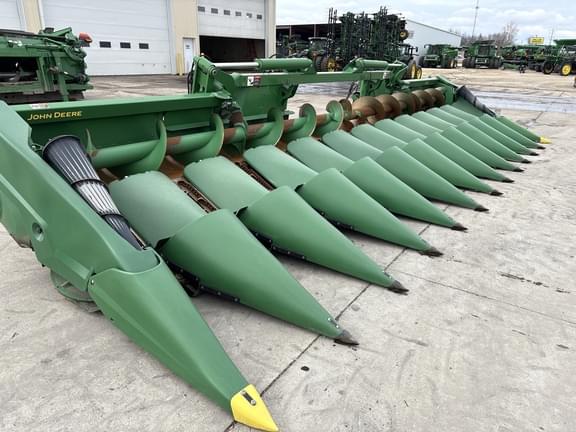 Image of John Deere C12F equipment image 2