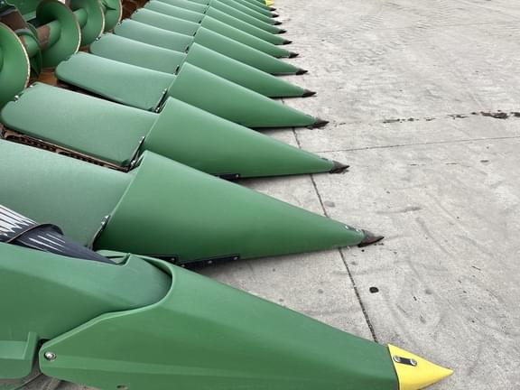 Image of John Deere C12F equipment image 3