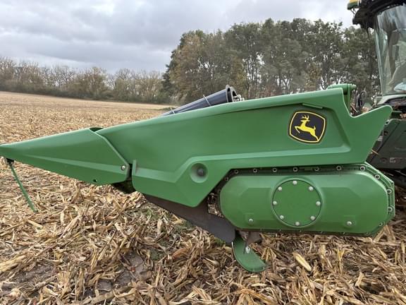 Image of John Deere C12F equipment image 1