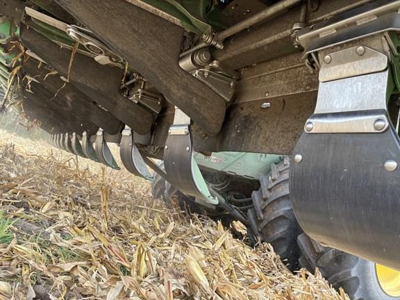 Image of John Deere C12F equipment image 4